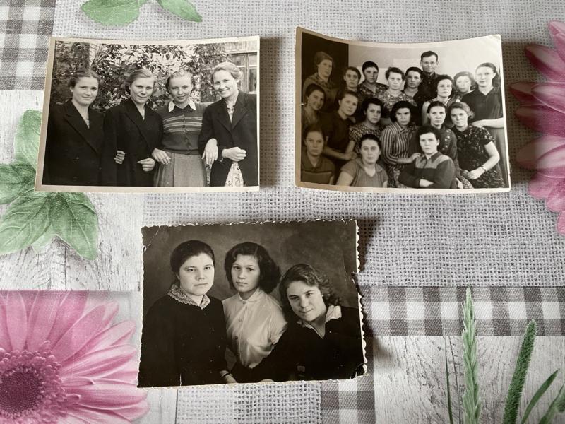 Зинаида Митрофановна с подругами. Фото из семейного альбома.